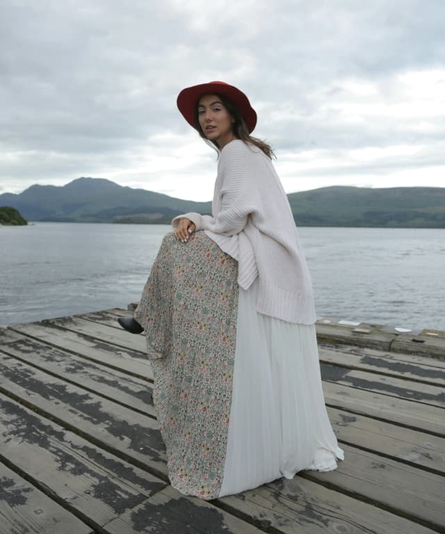 How To Style The Perfect Long Skirt Outfit In 3 Steps