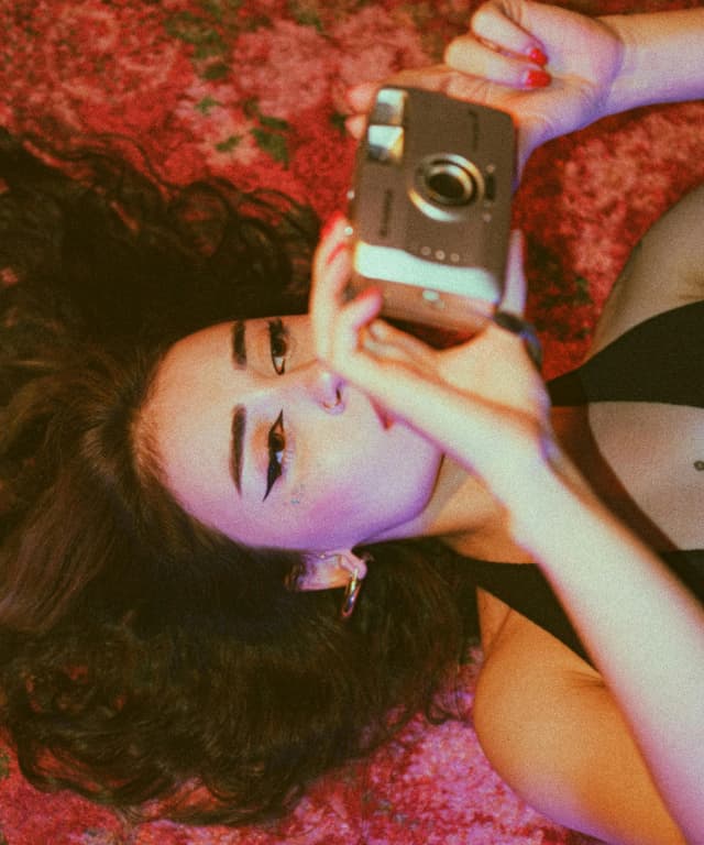 No Photographer? No Problem. Here Are 10 Tips To Take The Perfect Selfie