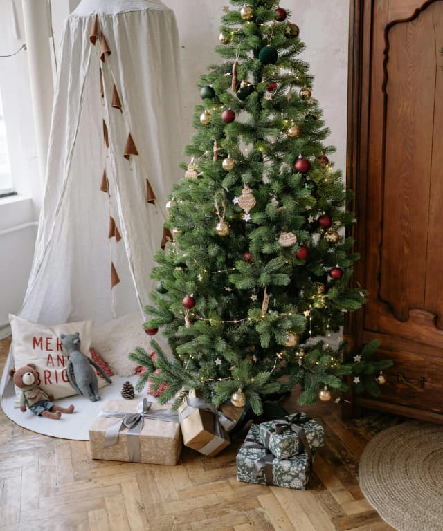 How To Decorate For Christmas Based On Your Aesthetic
