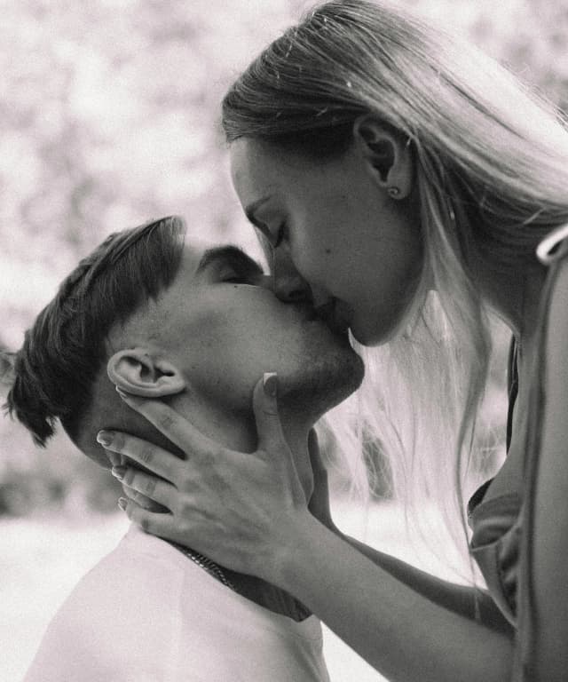 4 Things That Should Happen Before The First Kiss