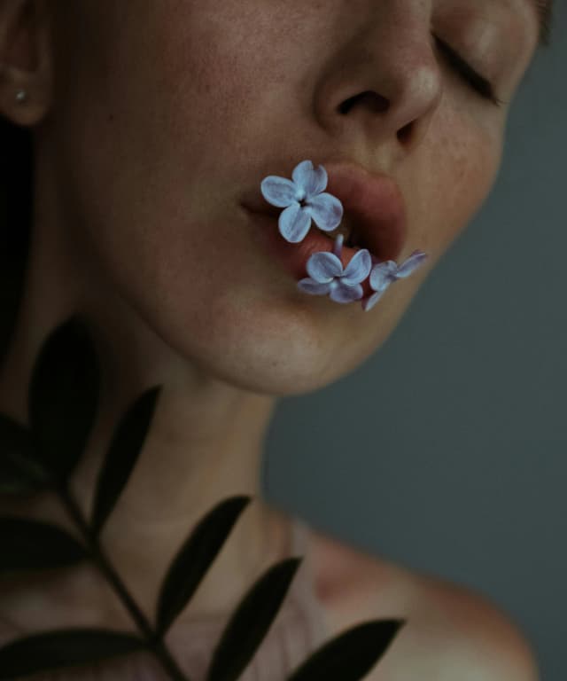 6 Hacks To Get Bigger Lips Naturally (No Fillers, No Needles)