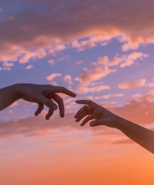 Struggling to Stay Close With Your Long-Distance Bestie? Try These 6 Tips